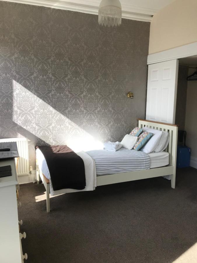 Ivy Bank Guest House Тенби Екстериор снимка